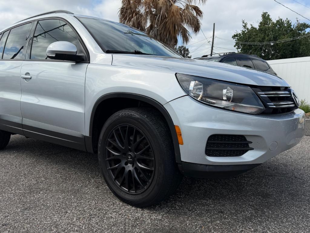 2017 Volkswagen Tiguan 2.0T S's photo